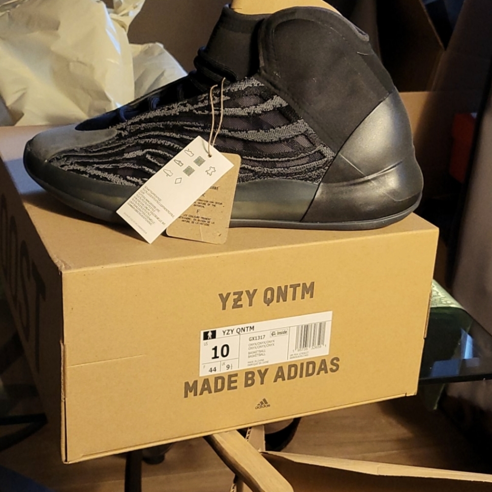 Adidas YZY QNTM